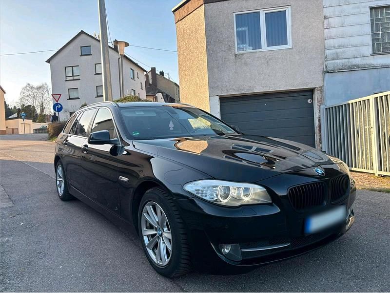 Gebraucht BMW 520 184 PS (135 kW) 2012 Schwarz Kombi