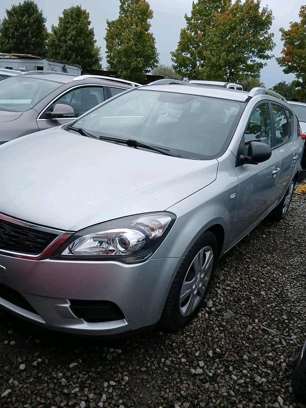 Gebraucht 2011 Kia Ceed 2 Kombi | 1.799 € (Superpreis) - Bild 1/4