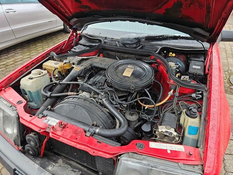 Gebraucht Mercedes 200 105 PS (77 kW) 1988 Rot Kombi