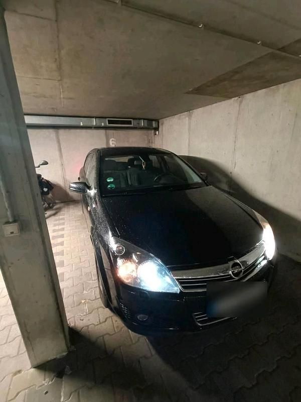 Gebraucht Opel Astra 116 PS (85 kW) 2008 Schwarz Kleinwagen