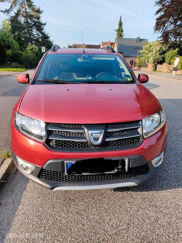 Rot Gebraucht 2013 Dacia Sandero Prestige SUV | 6.400 € (Etwas zu teuer) - Bild 1/4