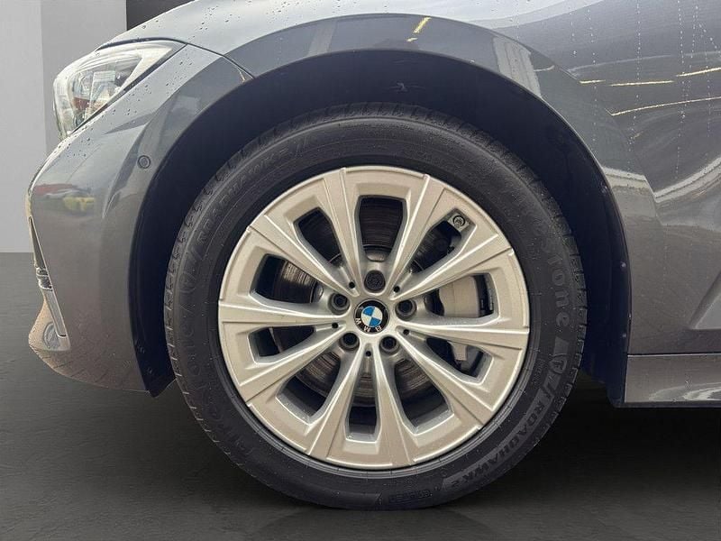 Gebraucht BMW 330 Sport Line 286 PS (210 kW) 2022 Grau Limousine