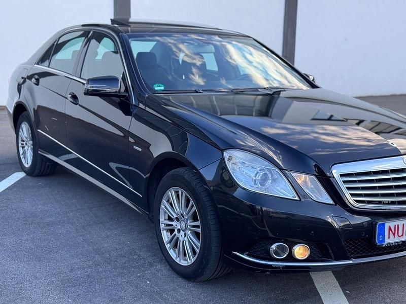 Second-hand Mercedes E250 204 CP (150 kW) 2011 Negru Berlinǎ