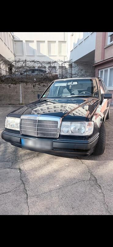 Gebraucht Mercedes E230 132 PS (97 kW) 1990 Blau Limousine