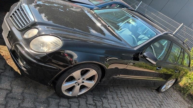Schwarz Gebraucht 2007 Mercedes E220 Avantgarde Kombi | 2.500 € (Superpreis) - Bild 1/4