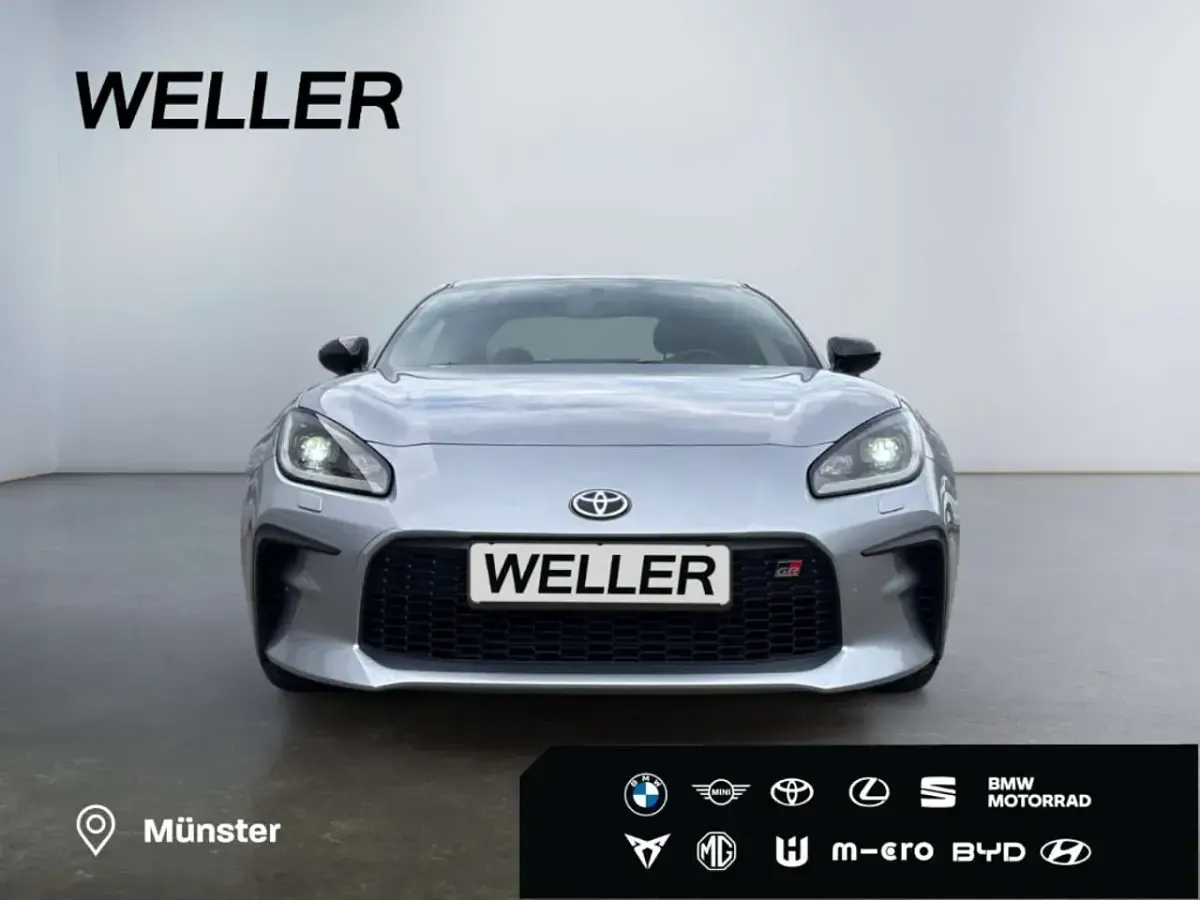 Gebraucht Toyota GR86 234 PS (172 kW) 2024 Ice silver metallic (silber) Coupé