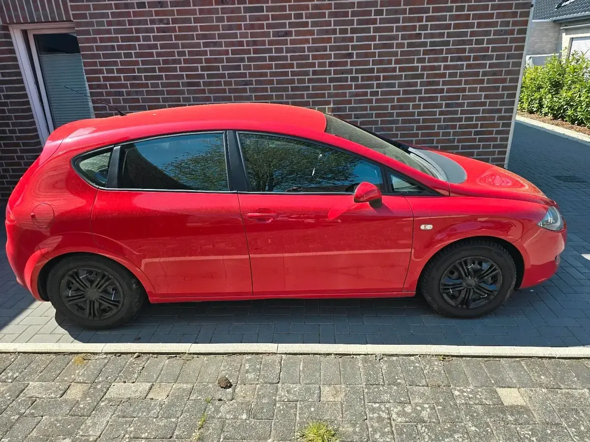 Używany Seat Leon 104 KM (76 kW) 2008 Czerwony Hatchback
