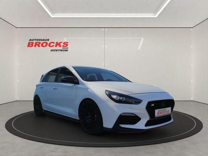 Weiß Gebraucht 2020 Hyundai i30 N Performance Limousine | 24.450 € (Fairer Preis) - Bild 1/4