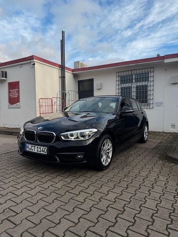 Schwarz Gebraucht 2019 BMW 118 Advantage Kleinwagen | 9.299 € (Guter Preis) - Bild 1/4