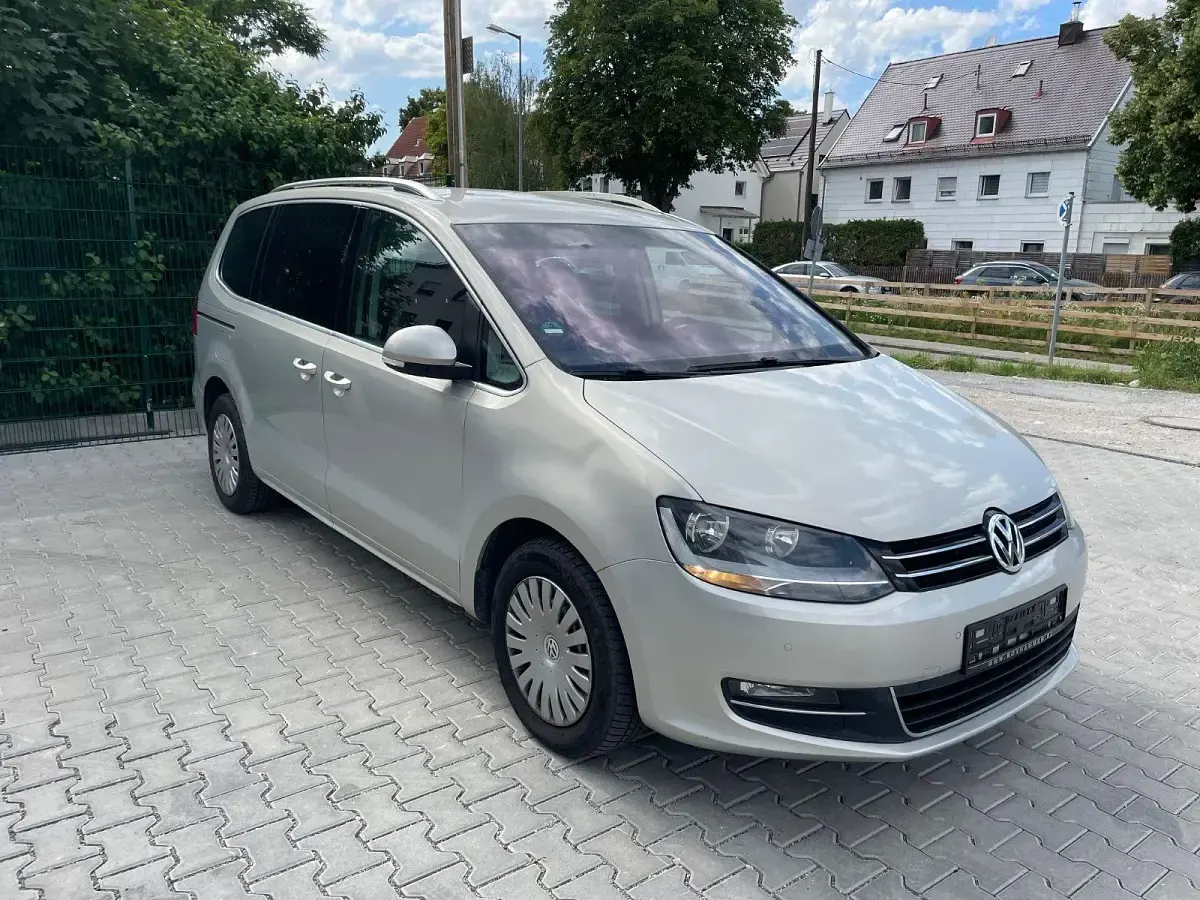 Gebraucht VW Sharan Highline 140 PS (102 kW) 2010 Gold Van / Kleinbus
