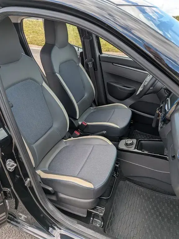 Usado Dacia Spring Essentiel 33 kW (45 CV) 2022 Negro Utilitario