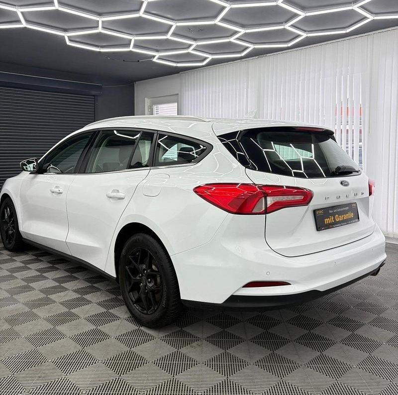 Gebraucht Ford Focus Cool & Connect 125 PS (91 kW) 2019 Weiß Kombi