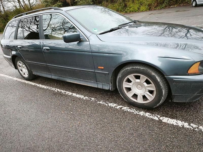 Gebraucht BMW 525 192 PS (141 kW) 2005 Blau Kombi