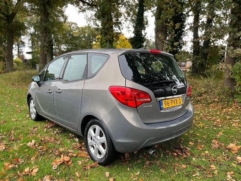 Gebraucht Opel Meriva Edition 120 PS (88 kW) 2011 Braun Van / Kleinbus