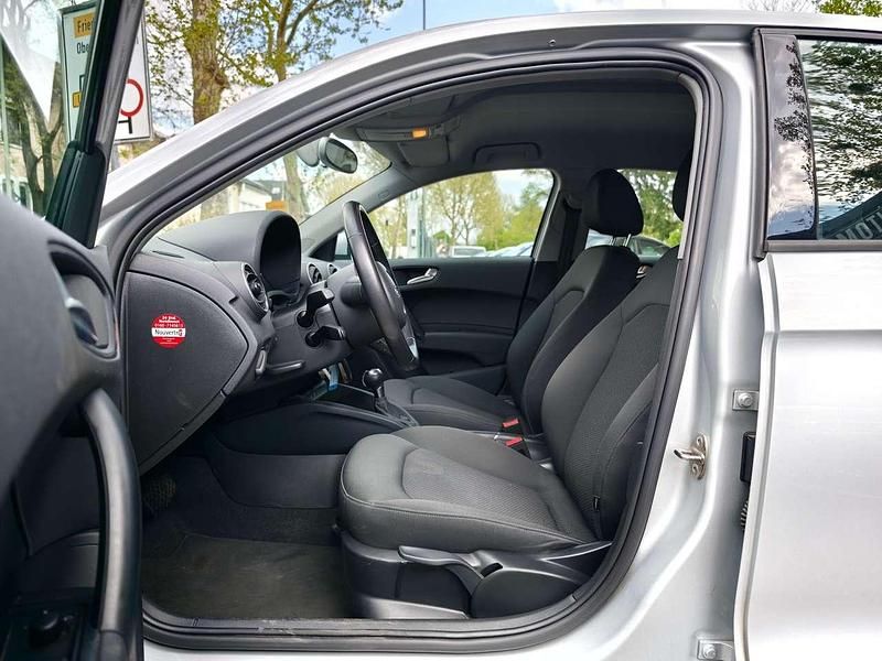 Gebraucht Audi A1 Attraction 122 PS (89 kW) 2013 Eissilber metallic Kleinwagen