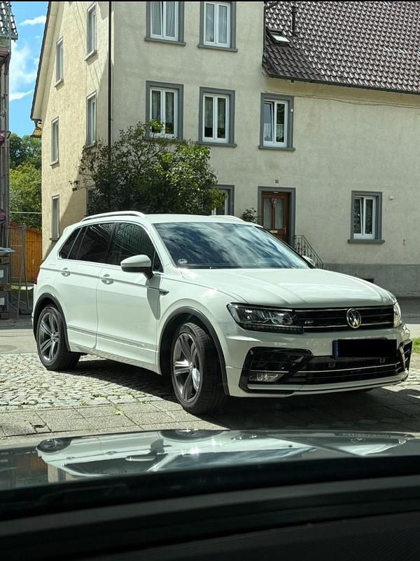 Weiß Gebraucht 2018 VW Tiguan R-line SUV | 24.899 € (Etwas zu teuer) - Bild 1/4