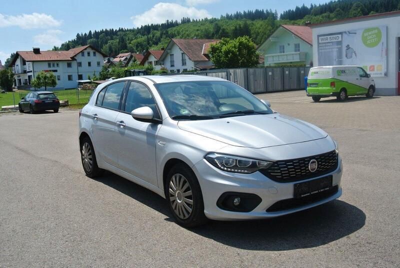 Silber Gebraucht 2018 Fiat Tipo Lounge Kombi | 9.500 € (Fairer Preis) - Bild 1/4