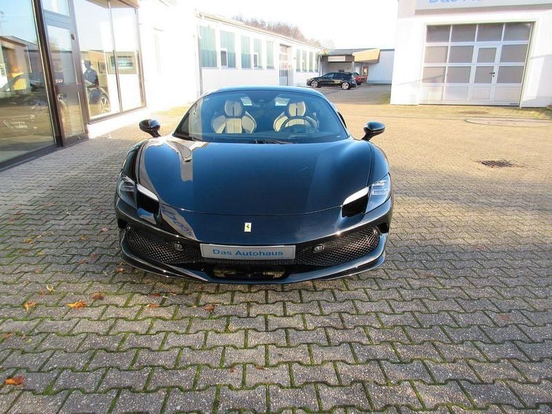Gebraucht Ferrari 296 829 PS (609 kW) 2023 Schwarz Cabrio