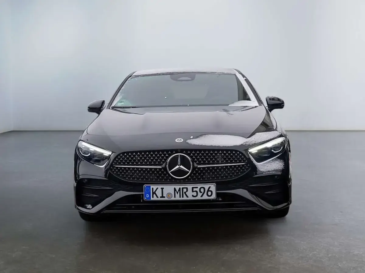 Gebraucht Mercedes A180 AMG 136 PS (100 kW) 2026 Metalliclack kosmosschwarz Limousine