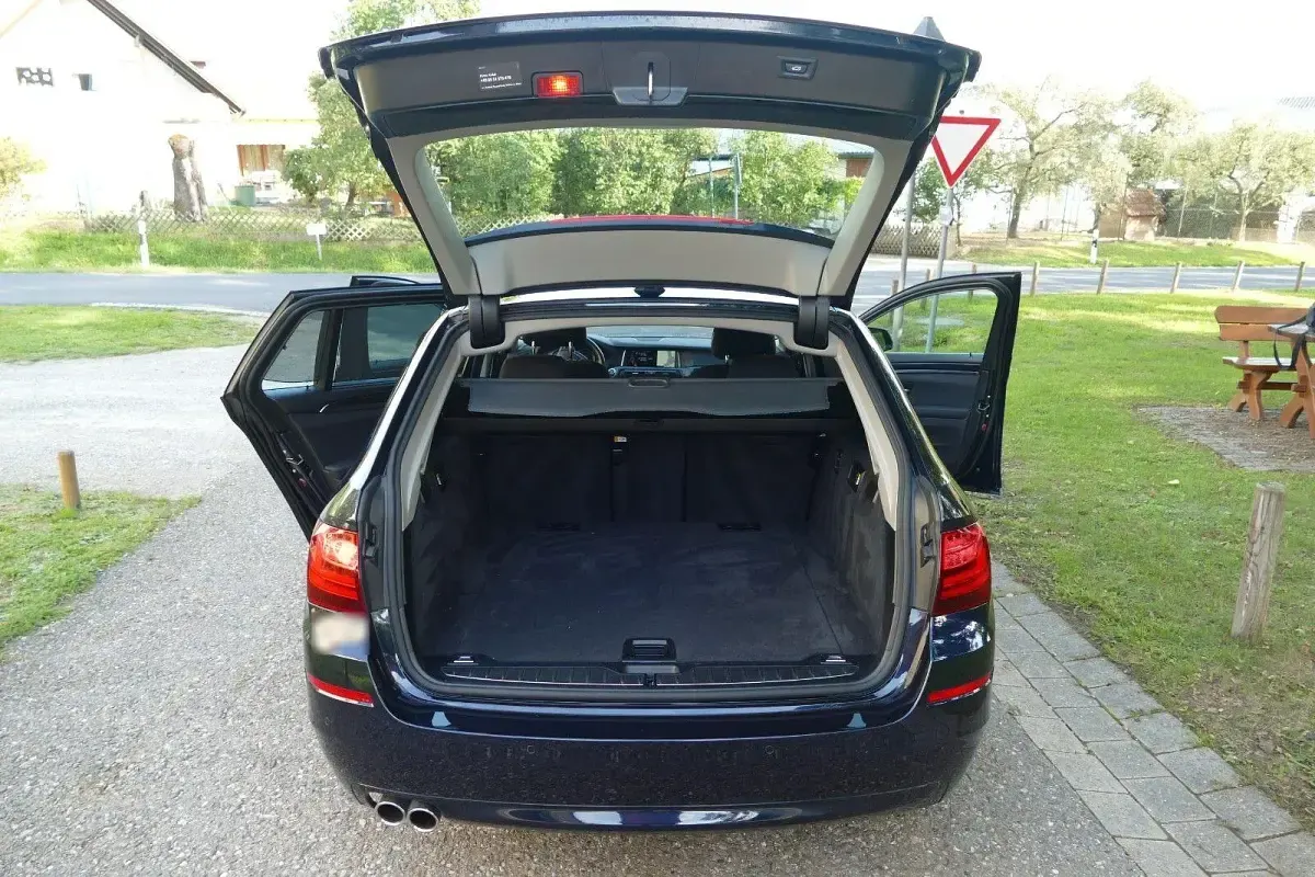 Gebraucht BMW 530 258 PS (189 kW) 2015 Blau Kombi