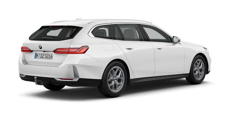 Gebraucht BMW 520 Comfort Edition 197 PS (144 kW) 2025 Weiß Kombi