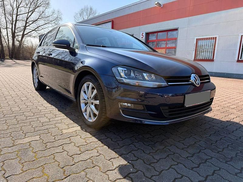 Gebraucht VW Golf VII Highline 150 PS (110 kW) 2015 Blau Limousine