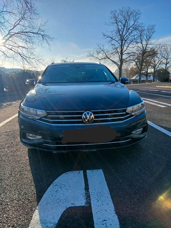 Blau Gebraucht 2022 VW Passat Business Kombi | 19.990 € (Guter Preis) - Bild 1/4