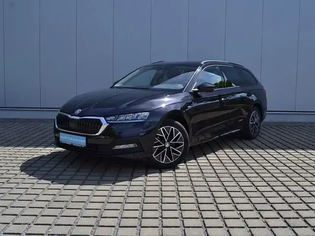 Gebraucht Skoda Octavia Clever 150 PS (110 kW) 2021 Schwarzmagic perleffekt (metallic) Kombi