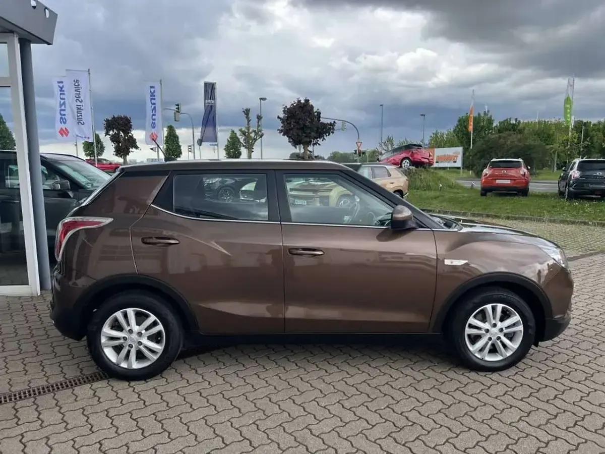 Gebraucht KGM Tivoli 128 PS (94 kW) 2017 Jazz brown metallic SUV