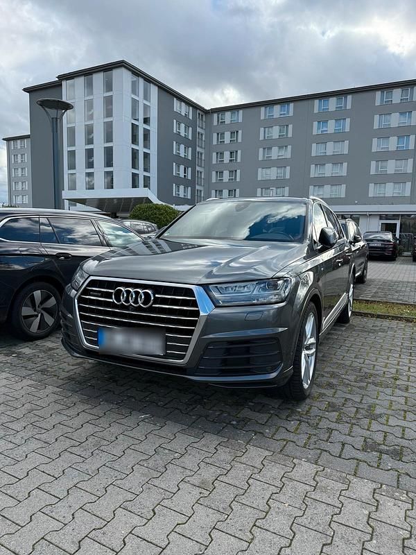 Grau Gebraucht 2016 Audi Q7 S-Line SUV | 29.950 € (Fairer Preis) - Bild 1/4