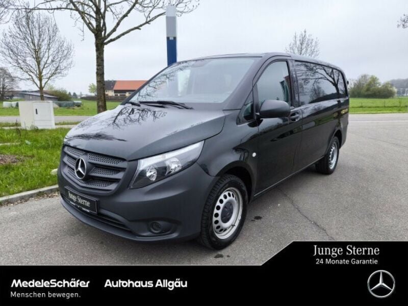Obsidianschwarz (metallic) Gebraucht 2022 Mercedes Vito Van / Kleinbus | 29.571 € (Guter Preis) - Bild 1/4