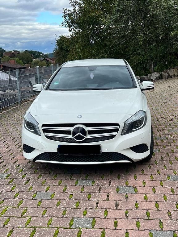 Gebraucht Mercedes A180 Edition 122 PS (89 kW) 2013 Weiß Limousine