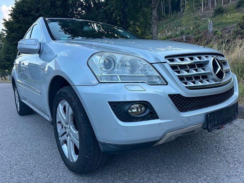 Silber Gebraucht 2010 Mercedes ML350 SUV | 9.599 € (Fairer Preis) - Bild 1/4
