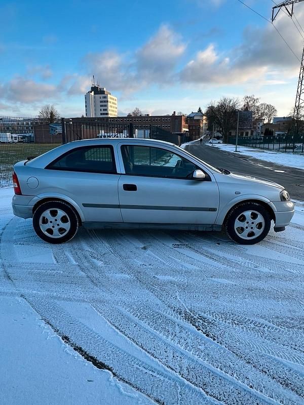 Gebraucht Opel Astra 75 PS (55 kW) 2000 Silber Kleinwagen