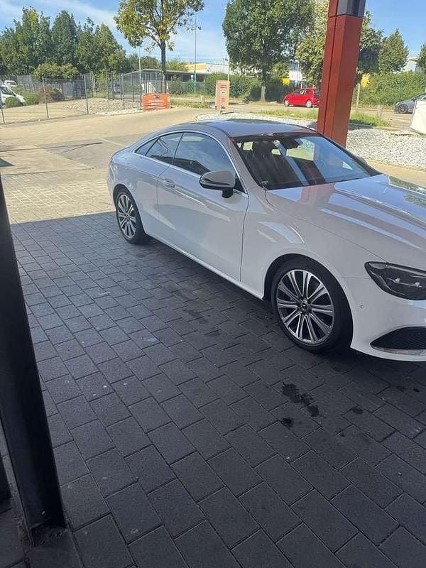 Gebraucht 2021 Mercedes E200 Avantgarde Coupé | 35.800 € (Guter Preis) - Bild 1/4