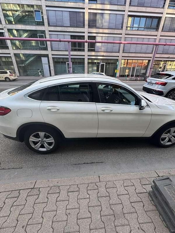 Weiß Gebraucht 2019 Mercedes GLC220 Coupé | 33.000 € (Fairer Preis) - Bild 1/4