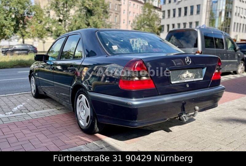 Gebraucht Mercedes C180 122 PS (89 kW) 1997 Schwarz Limousine