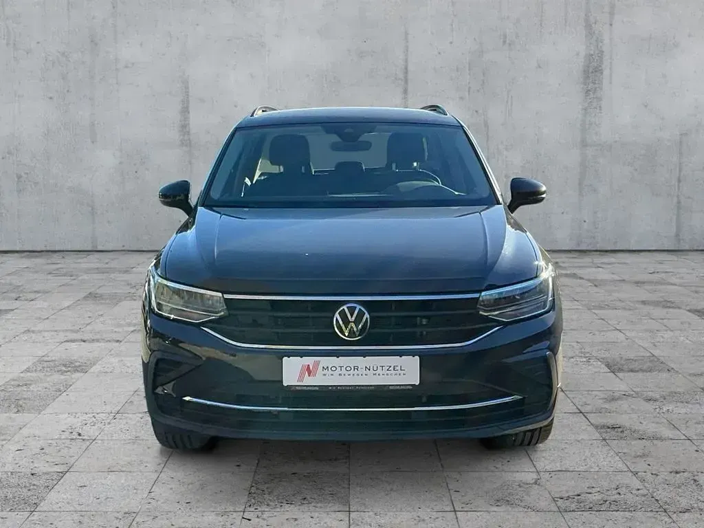 Gebraucht VW Tiguan Life 150 PS (110 kW) 2023 Uranograu SUV