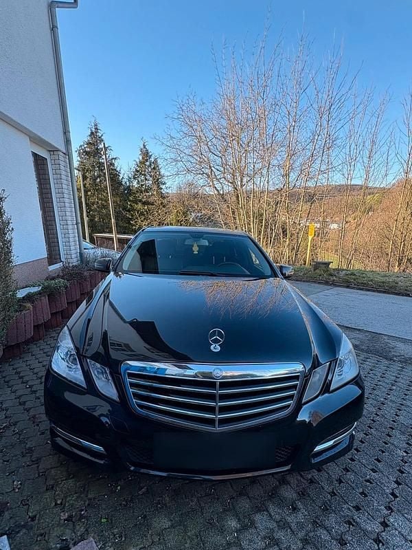 Gebraucht Mercedes E300 231 PS (169 kW) 2013 Schwarz Limousine