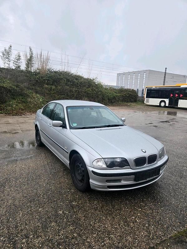 Gebraucht BMW 320 150 PS (110 kW) 1998 Silber Limousine