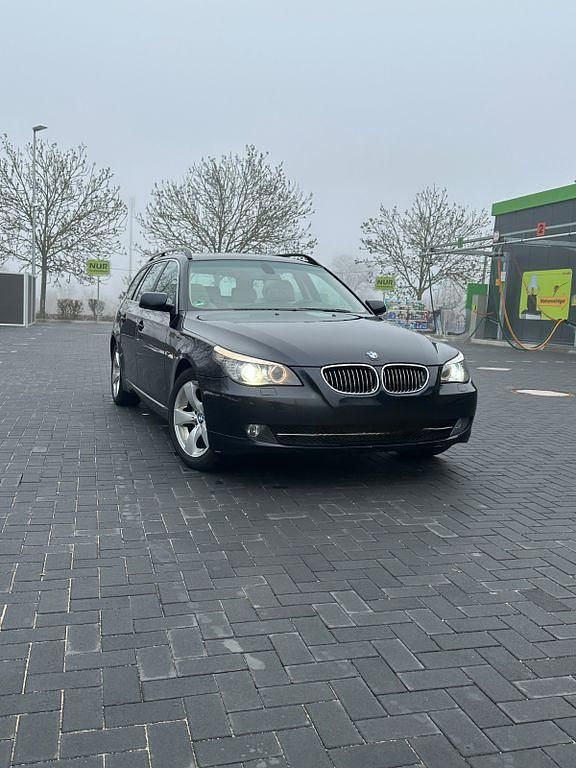 Blau Gebraucht 2008 BMW 530 Kombi | 9.999 € (Teuer) - Bild 1/4