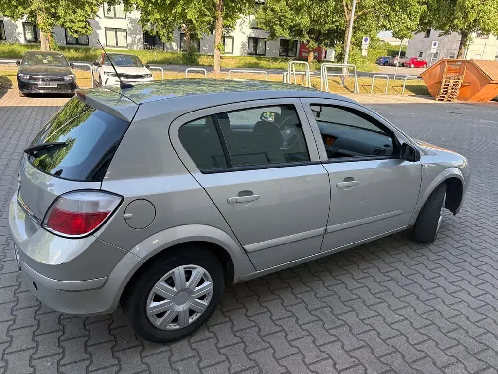 Gebraucht Opel Astra 105 PS (77 kW) 2007 Beige Kleinwagen