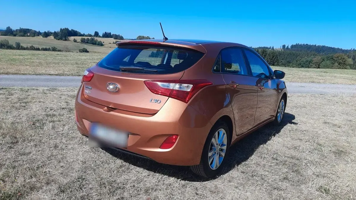 Gebraucht Hyundai i30 101 PS (74 kW) 2015 Orange Limousine