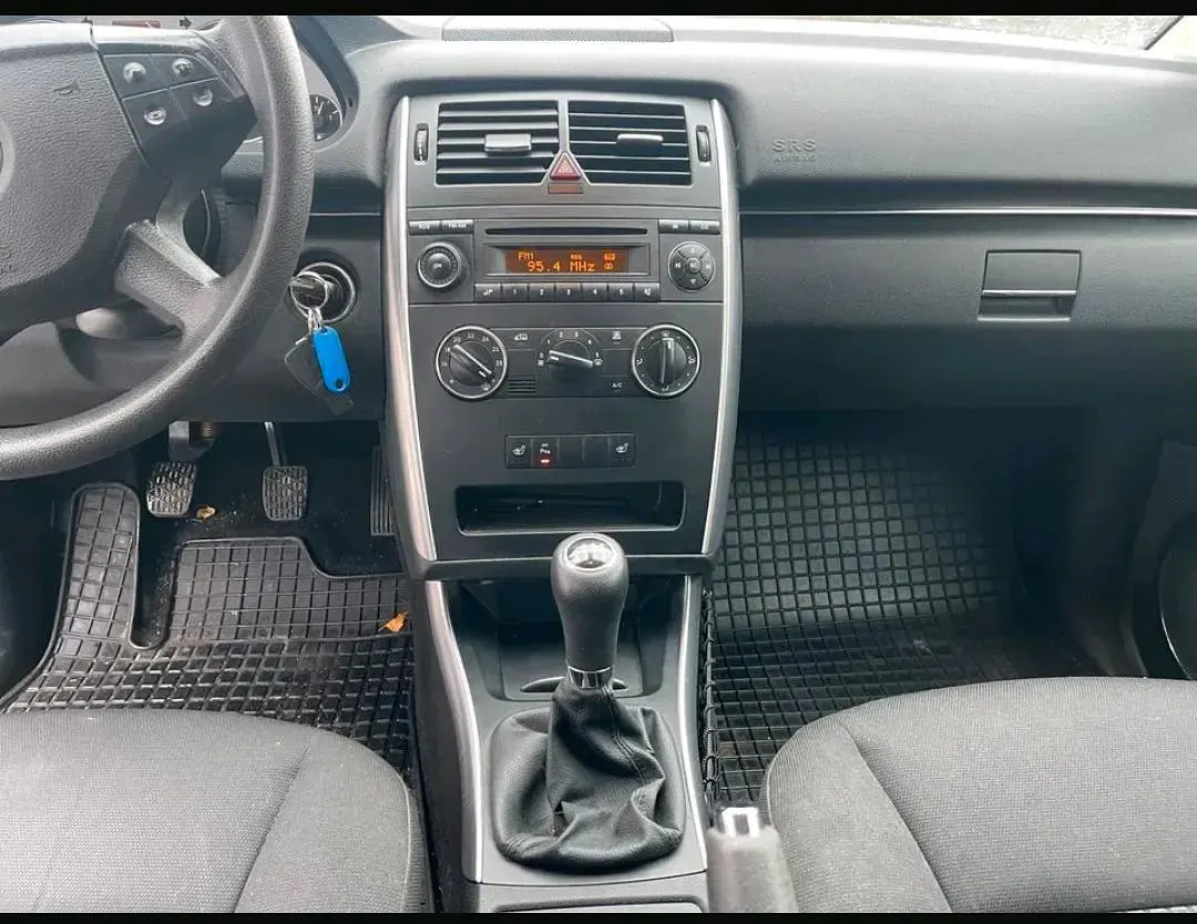Gebraucht Mercedes B180 109 PS (80 kW) 2008 Silber Van / Kleinbus