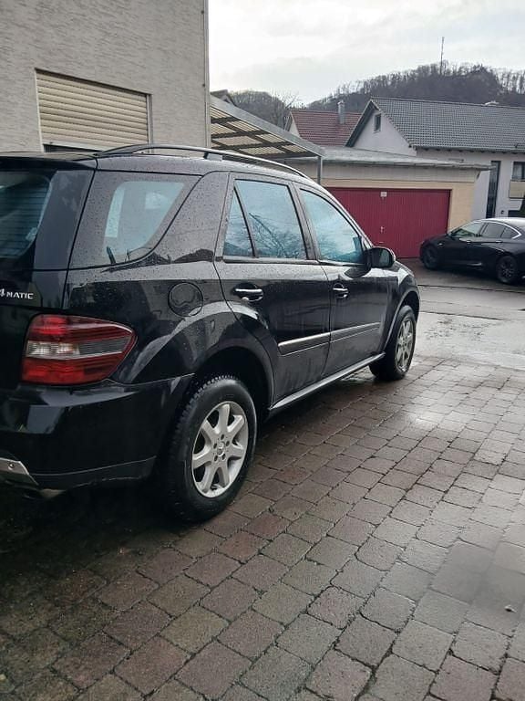 Gebraucht Mercedes ML320 224 PS (164 kW) 2008 Schwarz SUV