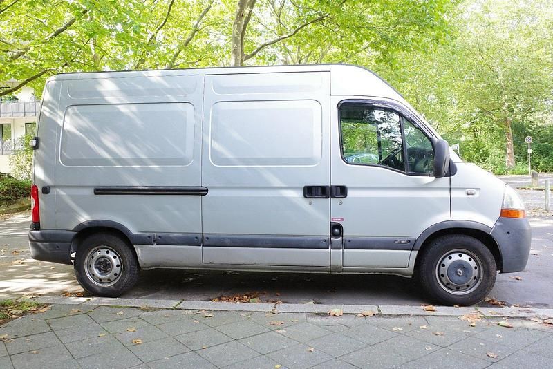 Gebraucht Renault Master 120 PS (88 kW) 2007 Silber Van / Kleinbus