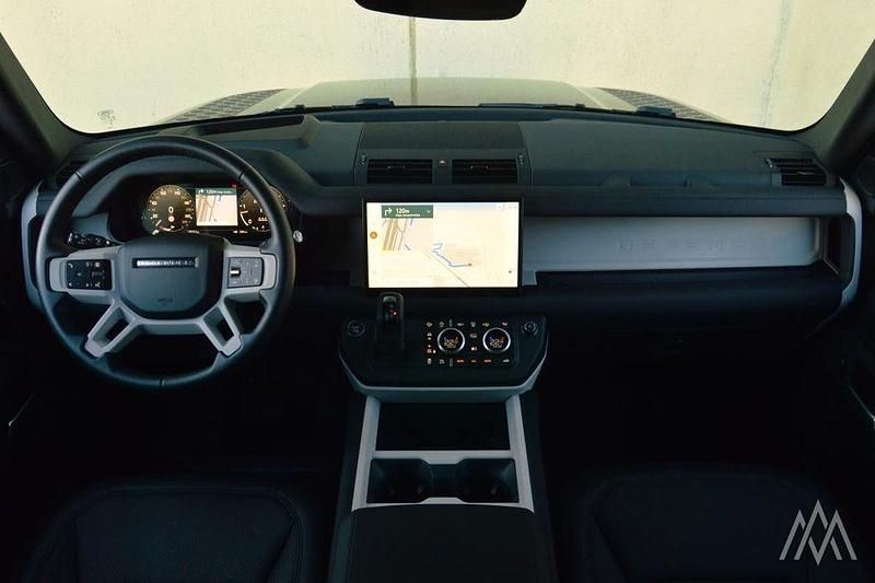 Gebraucht Land Rover Defender SE Dynamic 300 PS (220 kW) 2024 Braun SUV