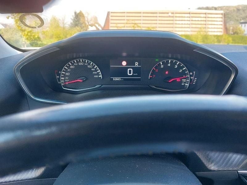 Second-hand Peugeot 2008 Active 131 CP (96 kW) 2021 Alb SUV