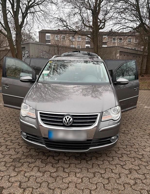 Gebraucht VW Touran 140 PS (102 kW) 2009 Braun Van / Kleinbus