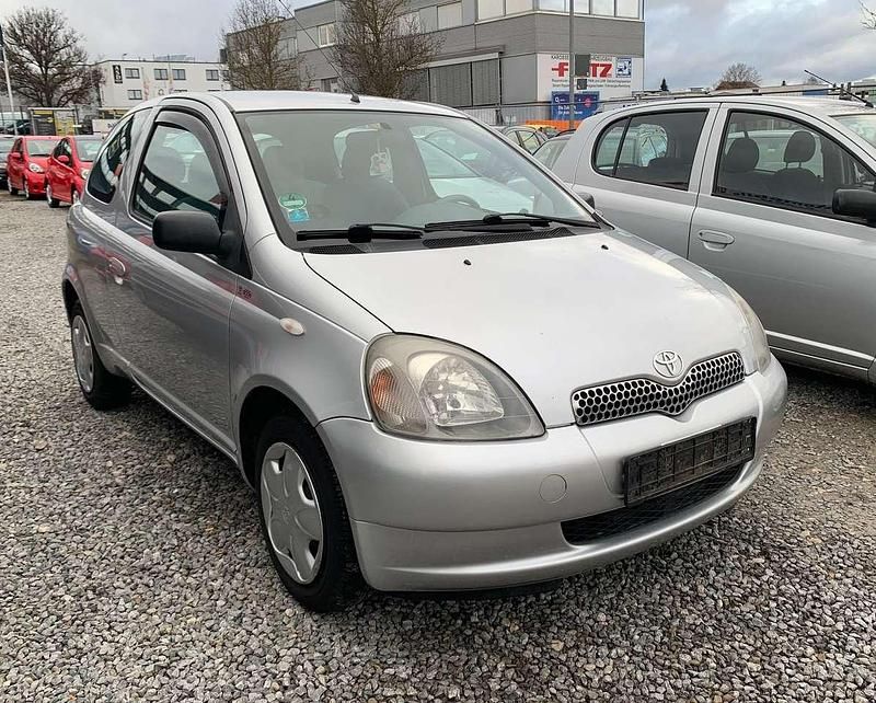 Gebraucht Toyota Yaris Luna 86 PS (63 kW) 2000 Silber Limousine